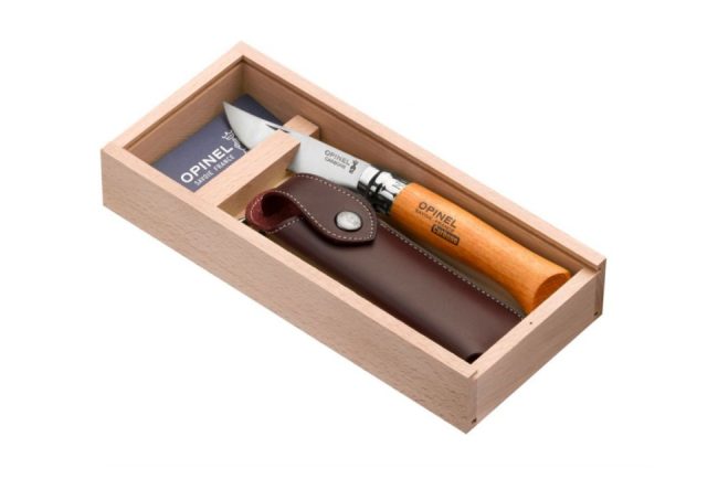 knife in a wooden box