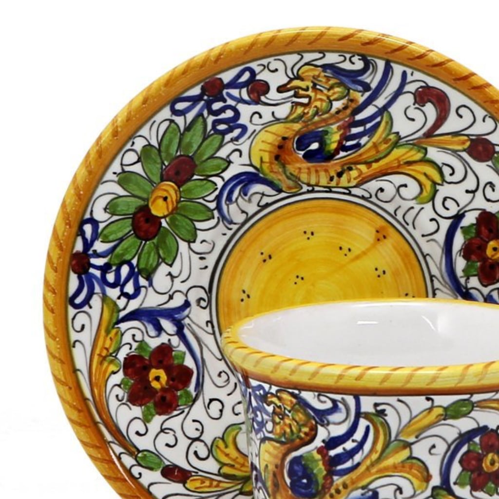 https://itismadeineurope.com/wp-content/uploads/2021/05/maiolica-decoration-on-the-cup-close-up.jpg