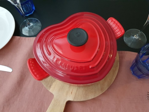 hear-shaped-pot-on-the-dinner-table
