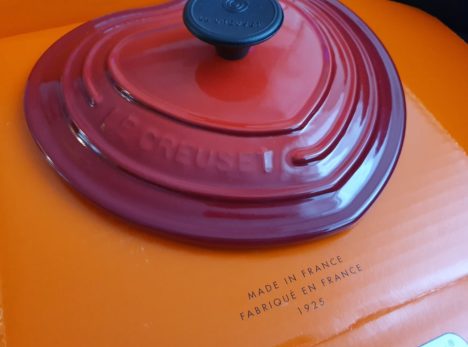 le-creuset-box-with-made-in-france-text