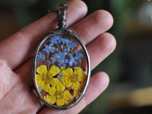 dry flowers jewellery from Ukrainian artisan